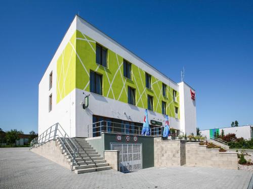 Nad Královnou Hotel & Restaurant - main image