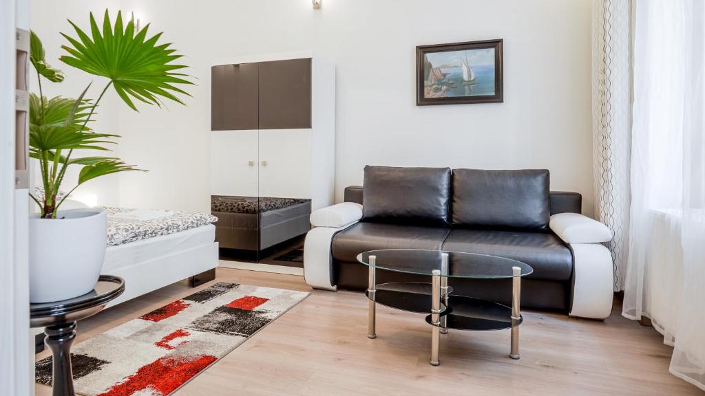 Garden Apartment - main image