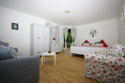 Cozy Gardens Apartments in Prague - image 4