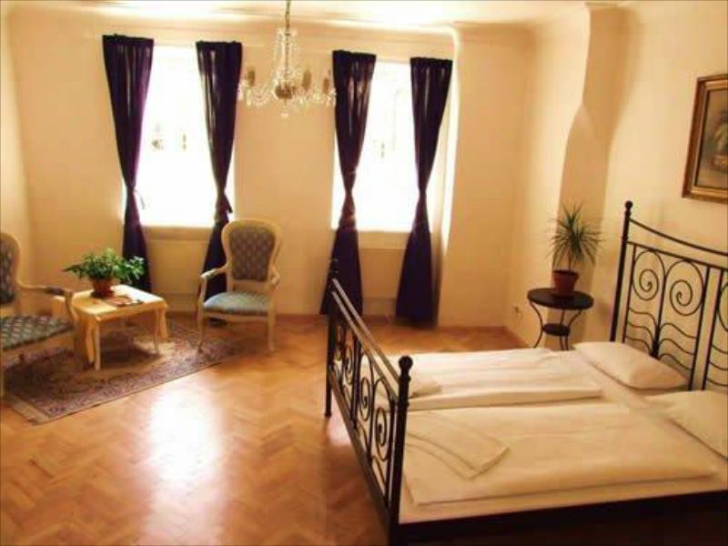 Old Town Square Apartments - image 3