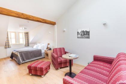 Hotel At the White Lily - image 3