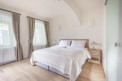 Hotel At the White Lily - image 4