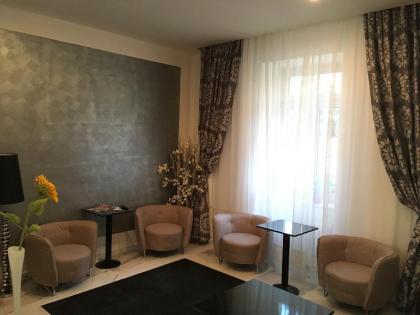 Royal Plaza - image 3